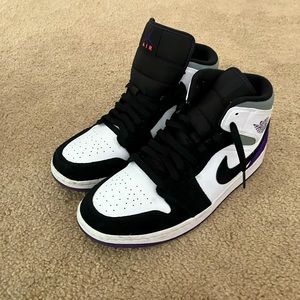 Jordan 1 mid varsity purple off of goat